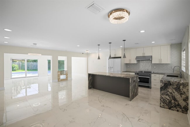 Building Photo - 2116 SE 18th St