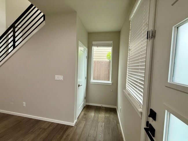 Building Photo - Renton Home
