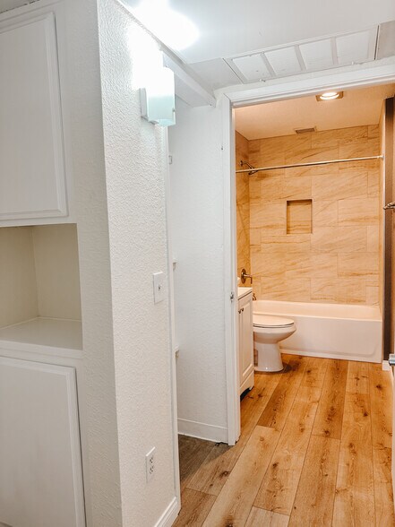 Building Photo - 10425 Caminito Cuervo