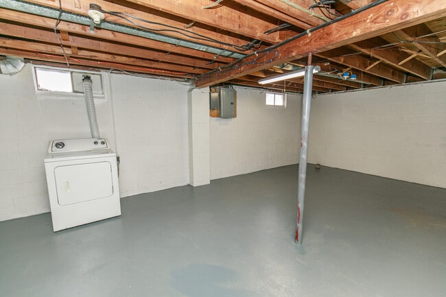 Building Photo - 501 S Francis St