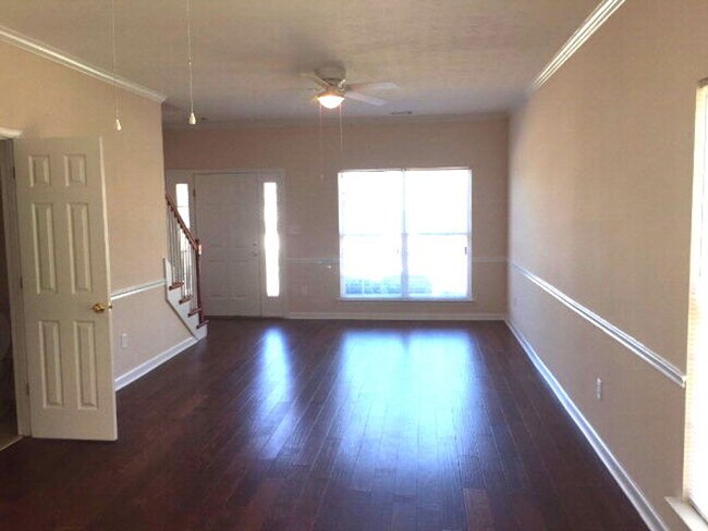 Building Photo - 913 Cabot Cove