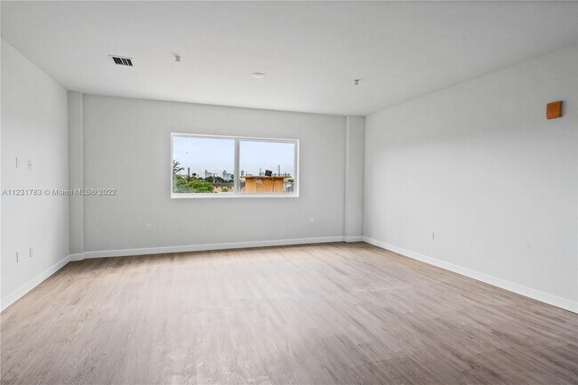 Building Photo - 2311 NW 22nd Ave
