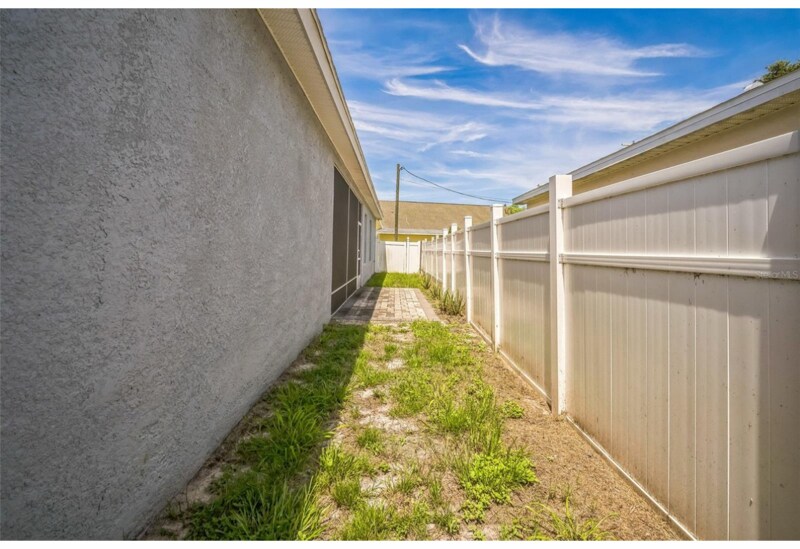 Building Photo - 10517 Camelia Dr