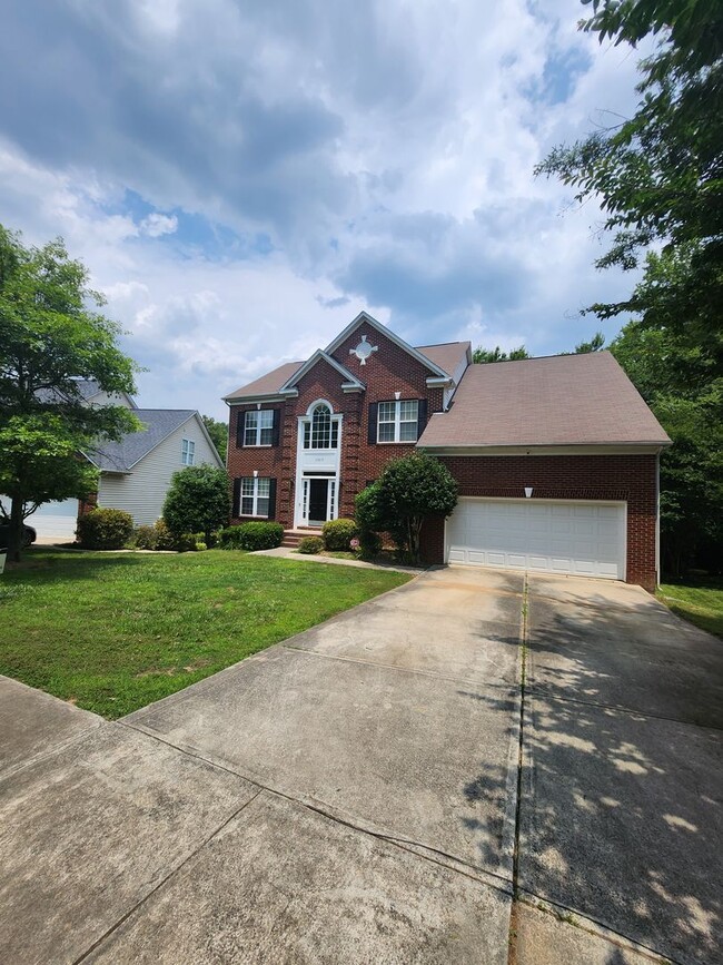 Building Photo - Beautiful home in Kenilworth!