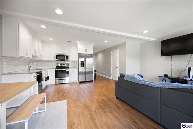 Building Photo - 113 Graystone Ct