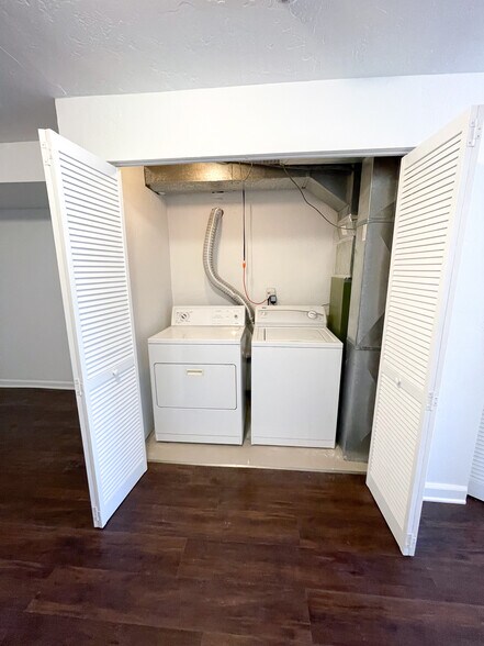 Building Photo - 5507 Fiesta Ln