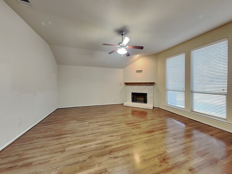 Building Photo - 1605 Grey Willow Ln