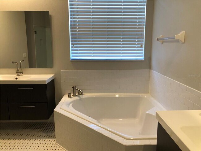 Building Photo - 12462 Westfield Lakes Cir