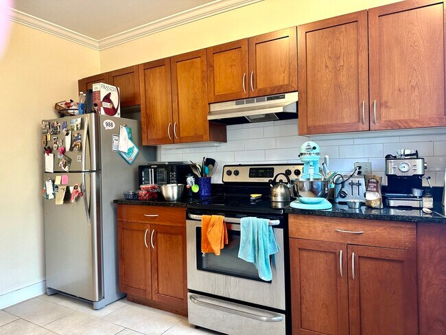 Building Photo - 27 Glenville Ave