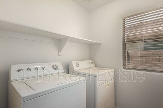 Building Photo - 34808 N Barzona Trail