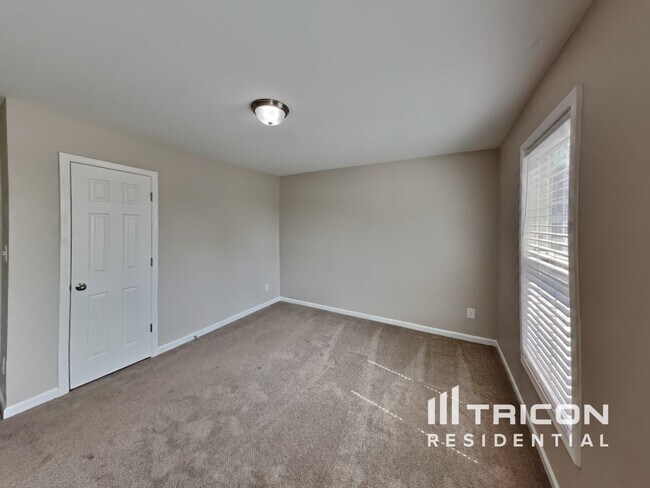 Building Photo - 17 S Sunny Dale Dr