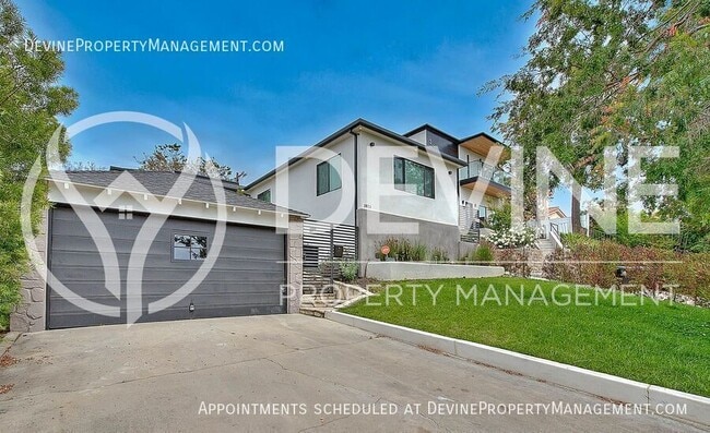 Building Photo - 3026 Greenfield Ave