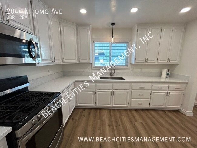 Building Photo - 2044 Nipomo Ave