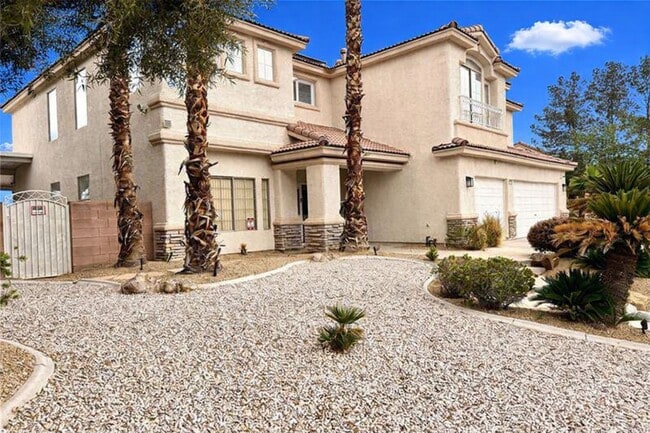 Building Photo - Northwest Valley 6 bdr  4400 sq ft  with RV parking, pool, covered patio -  all on a 1/2 acre lot!