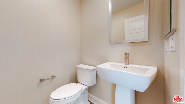 Building Photo - 6752 Gill Way
