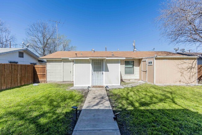 Building Photo - 8016 Landing Ave