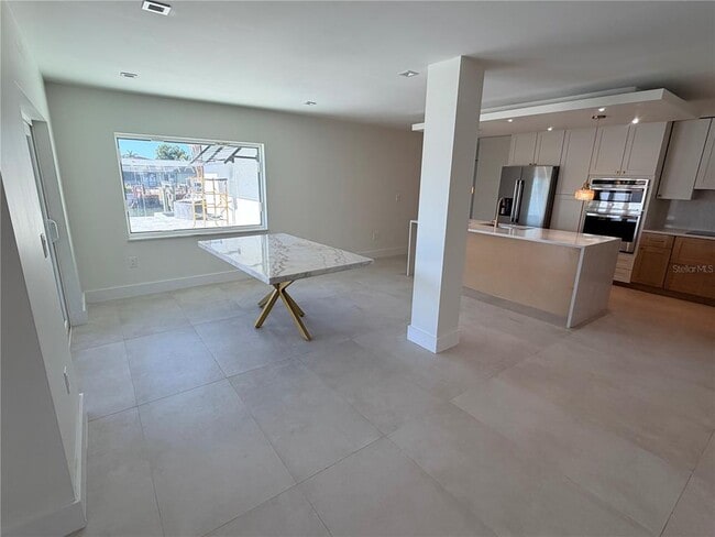 Building Photo - 3918 Doral Dr