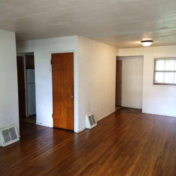 Building Photo - 154 Cameron Rd