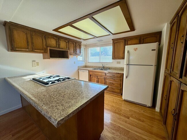 Building Photo - 3-Bedroom House, 2-Car Garage, Fenced Yard...