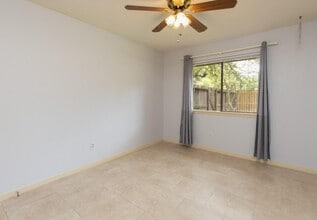 Building Photo - 3926 Oak Gardens Dr