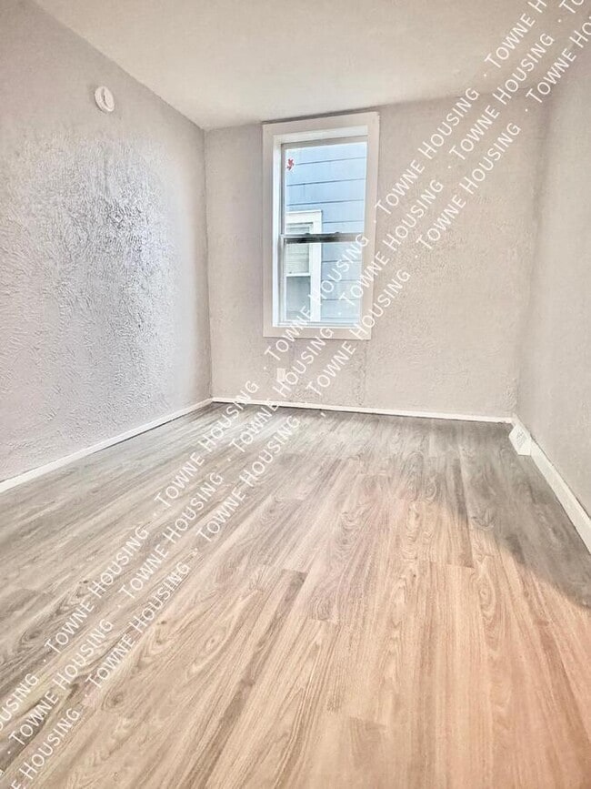 Building Photo - 114 Huetter Ave