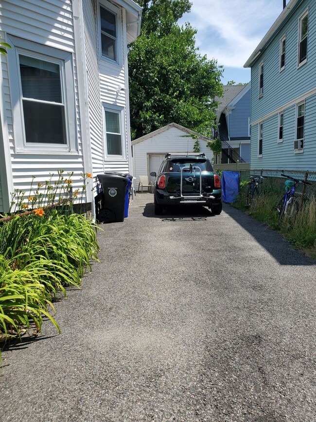 Building Photo - Great Deal in Allston! 5-Bed, 3-Bath