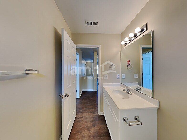 Building Photo - 7036 Spanglers Spring Way
