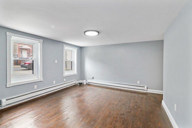 Building Photo - 211 New York Ave