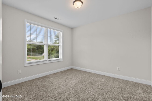 Building Photo - 120 Pinelands Vista