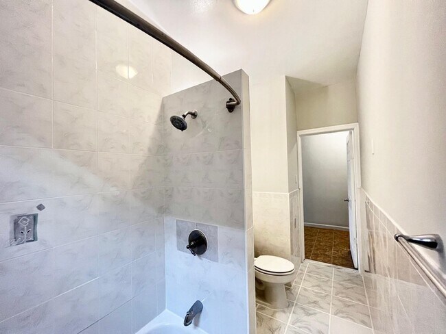 Building Photo - 315 56th St