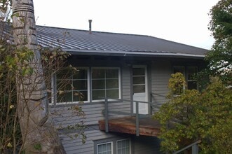 Building Photo - Bay View Living Near WWU – 1 & 3 Bedroom Units