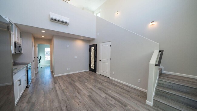 Building Photo - 2042 Swanson Ave