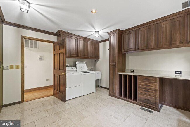 Building Photo - 12780 Chatter Brook Dr