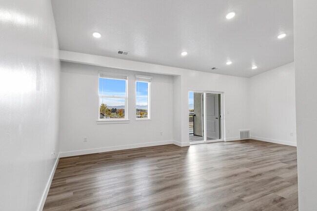 Building Photo - 5801 S Garnet Dr