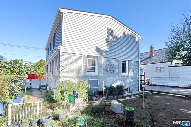 Building Photo - 18-18 Ellis Ave