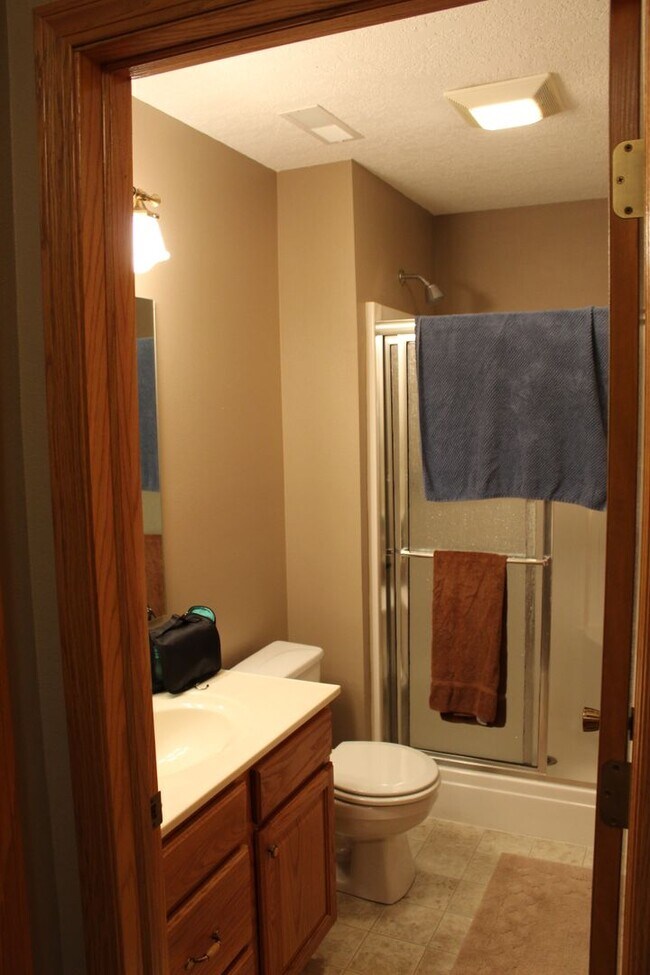 Building Photo - AVAILABLE JULY 2026!!! Incredible 3 bedroom, 2-1/2 bath duplex style condominium on Iowa City Eas...