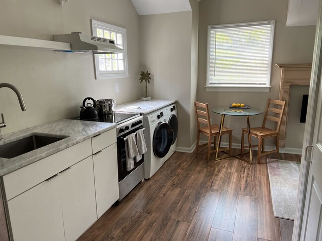 Building Photo - 515 Calhoun St NW