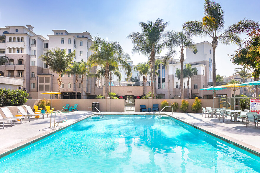 Primary Photo - La Jolla Crossroads Apartments