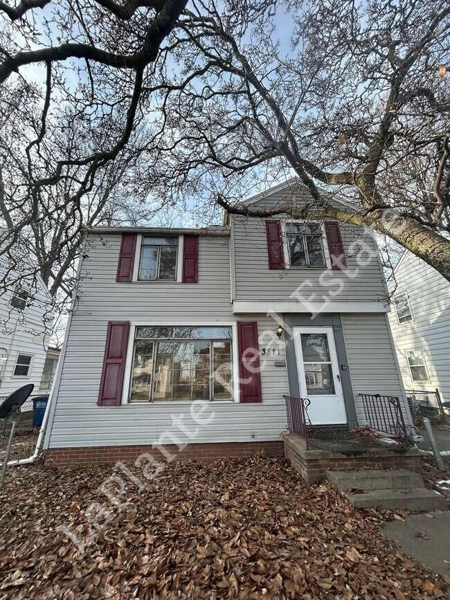 Building Photo - Well-Located 3-Bedroom Home Near Library Village