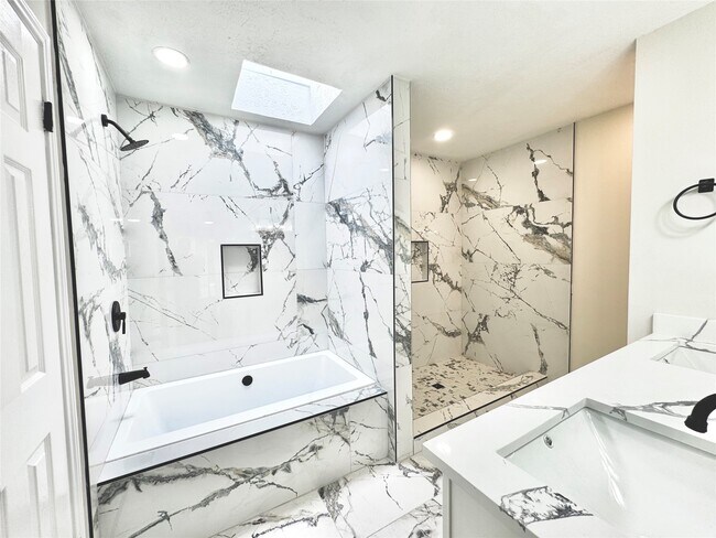 Building Photo - 14307 Piping Rock Ln