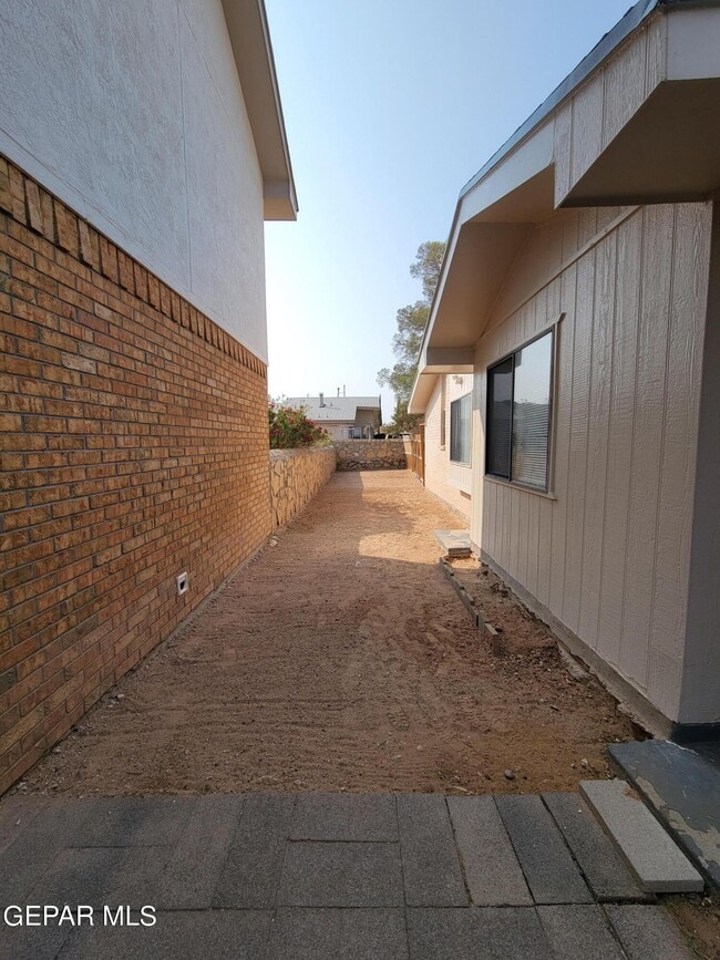 Building Photo - 11340 Lake Nasser Dr