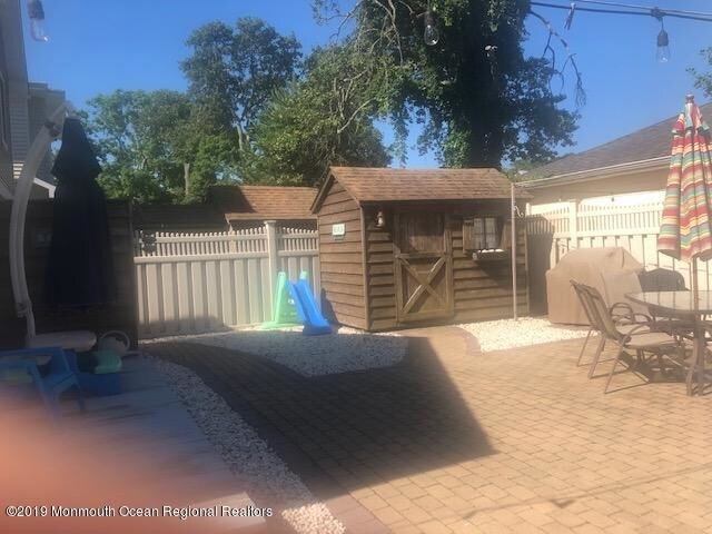 Building Photo - 1807 Greenwood Terrace