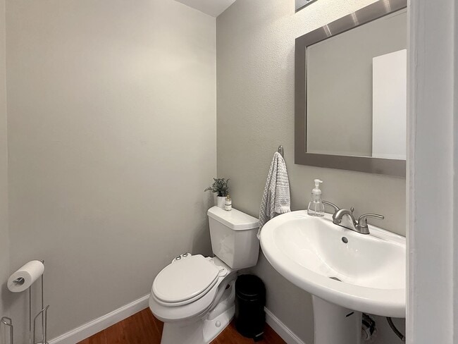Building Photo - $0 DEPOSIT OPTION. SPACIOUS 4-BEDROOM CENT...