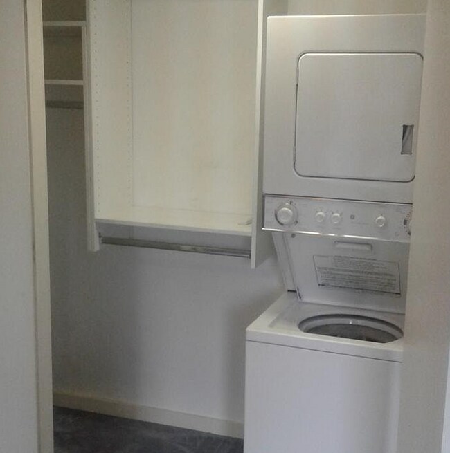 Building Photo - 26 Davenport Ave