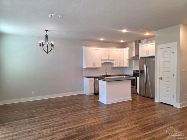 Building Photo - 248 N De Villiers St