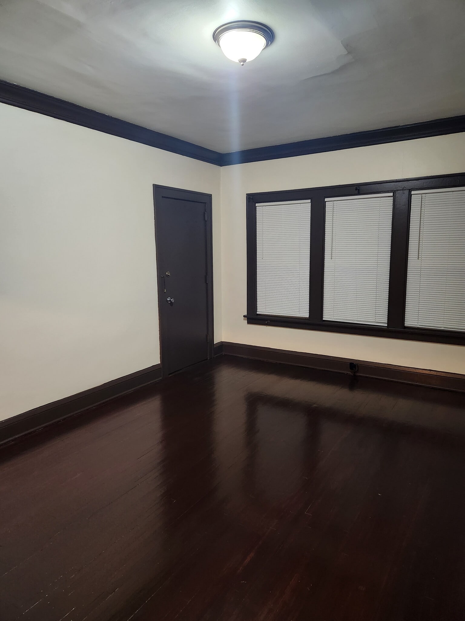Living room - 2708 Penn Ave N