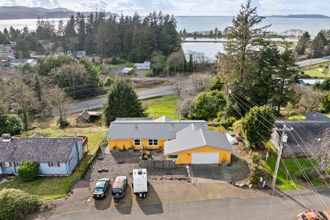 Building Photo - Bay City