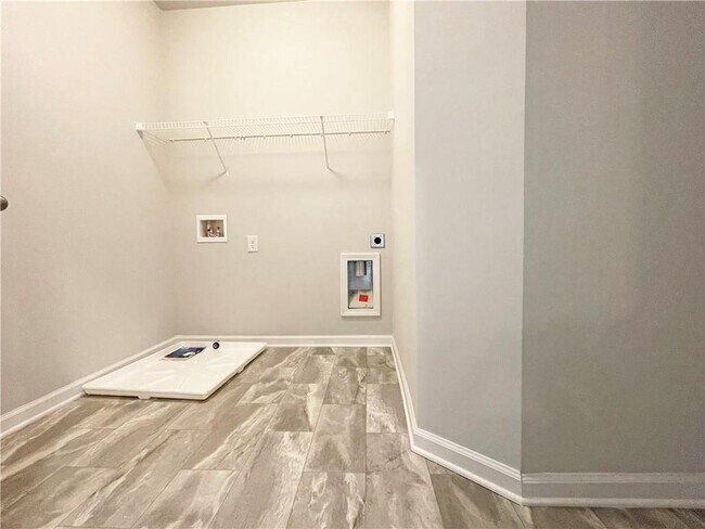 Building Photo - 4607 Silver Oak Dr