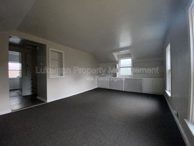 Building Photo - 415-417 W Oak