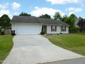 Building Photo - 302 Carlisle Ct